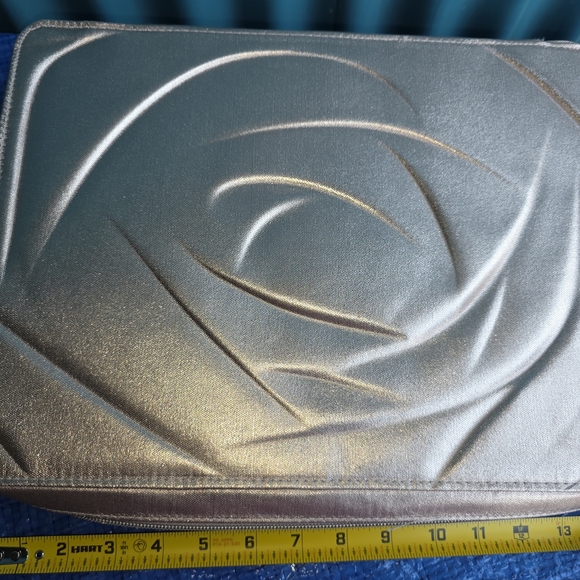 NWOT Lancome Paris Metallic Gold Women's Bag Makeup Case Zipper Travel Kit - Picture 7 of 16